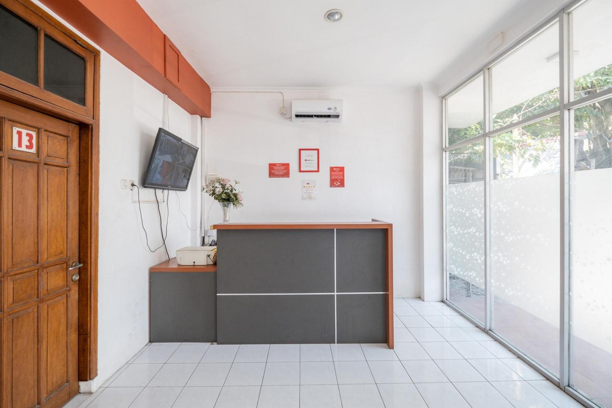 Reddoorz Plus @ Gunungsari Surabaya Kedurus Εξωτερικό φωτογραφία