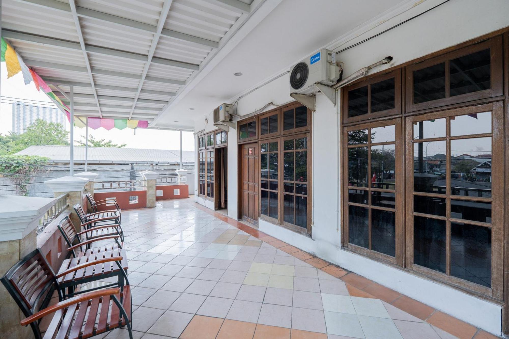 Reddoorz Plus @ Gunungsari Surabaya Kedurus Εξωτερικό φωτογραφία