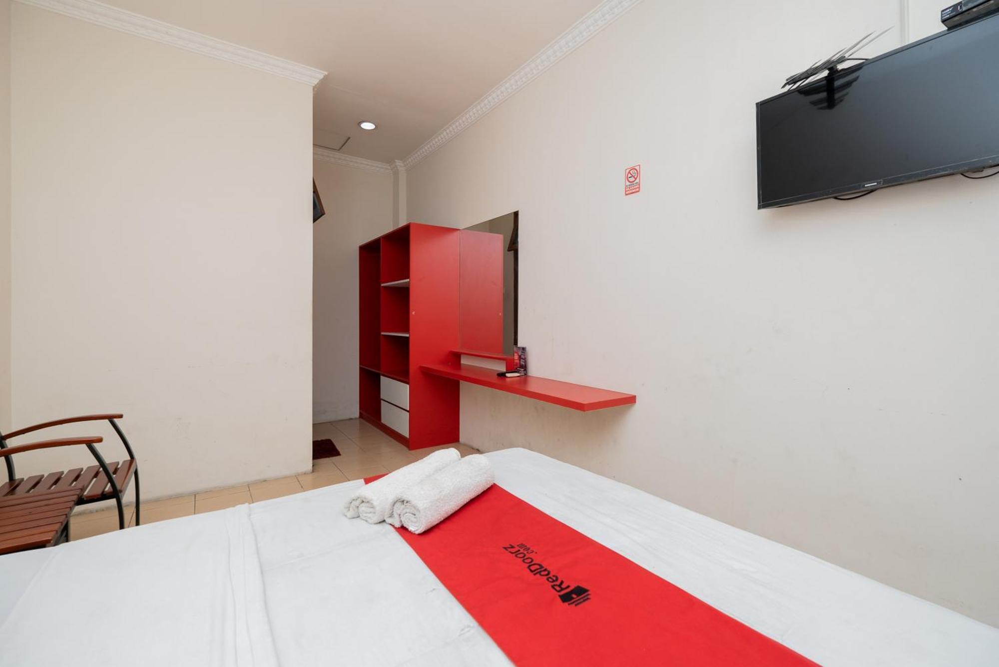 Reddoorz Plus @ Gunungsari Surabaya Kedurus Εξωτερικό φωτογραφία