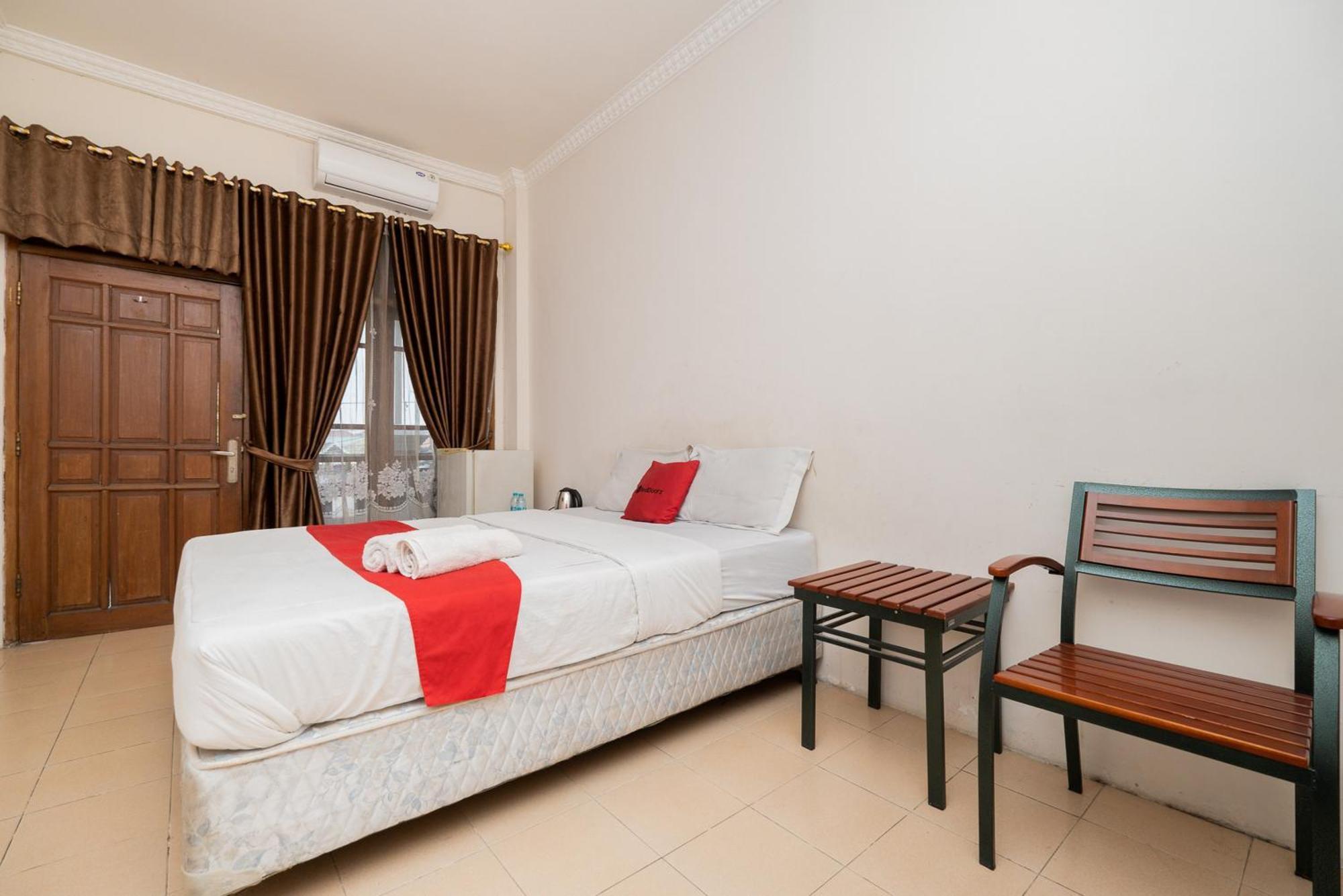 Reddoorz Plus @ Gunungsari Surabaya Kedurus Εξωτερικό φωτογραφία