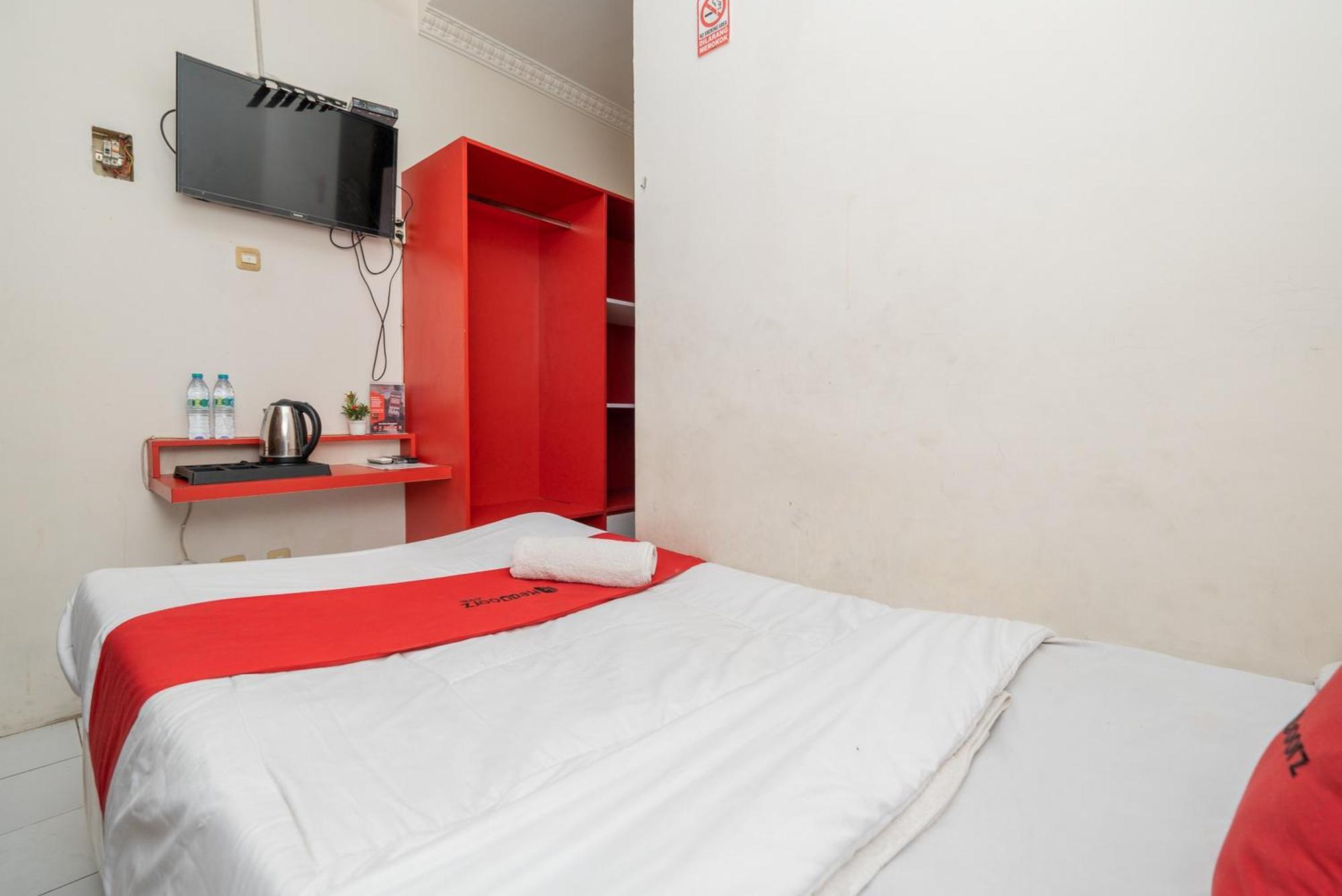 Reddoorz Plus @ Gunungsari Surabaya Kedurus Εξωτερικό φωτογραφία