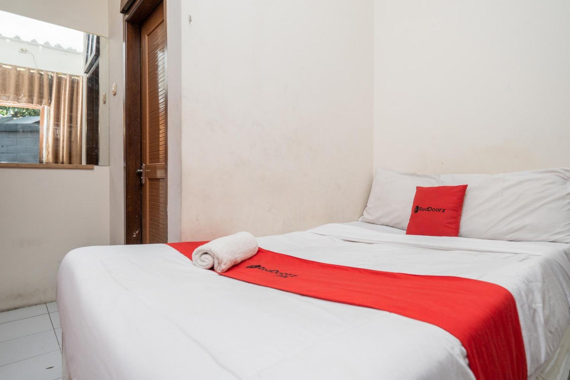 Reddoorz Plus @ Gunungsari Surabaya Kedurus Εξωτερικό φωτογραφία