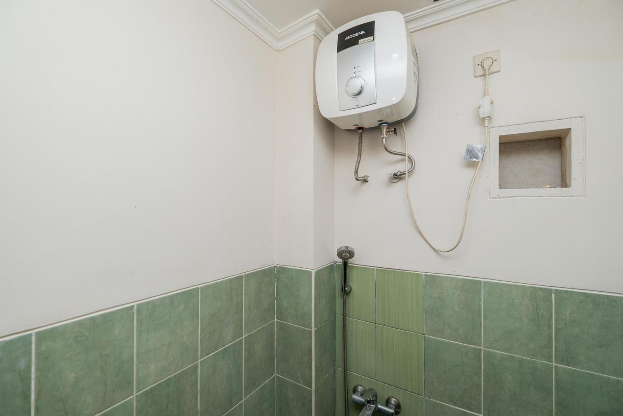 Reddoorz Plus @ Gunungsari Surabaya Kedurus Εξωτερικό φωτογραφία