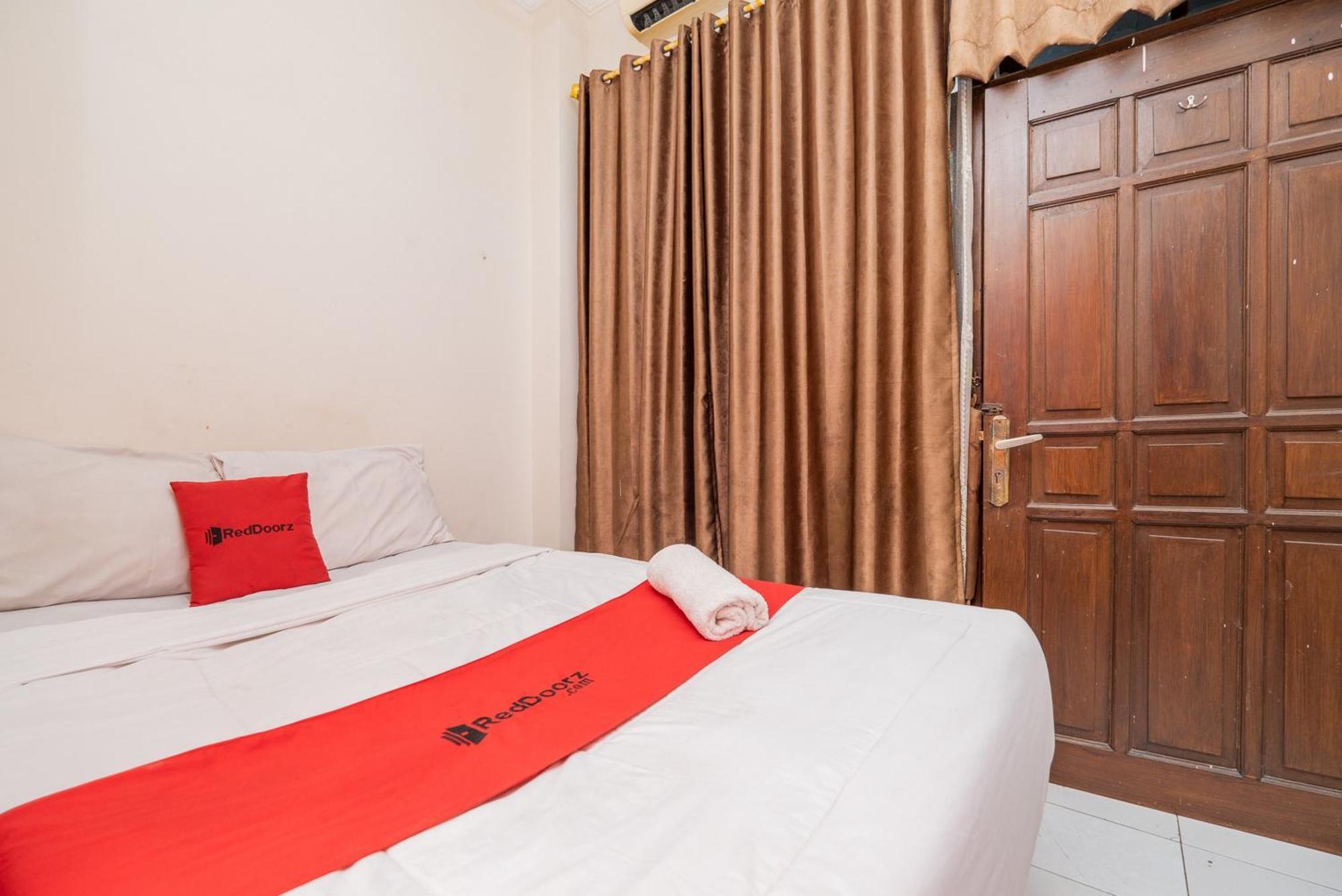 Reddoorz Plus @ Gunungsari Surabaya Kedurus Εξωτερικό φωτογραφία