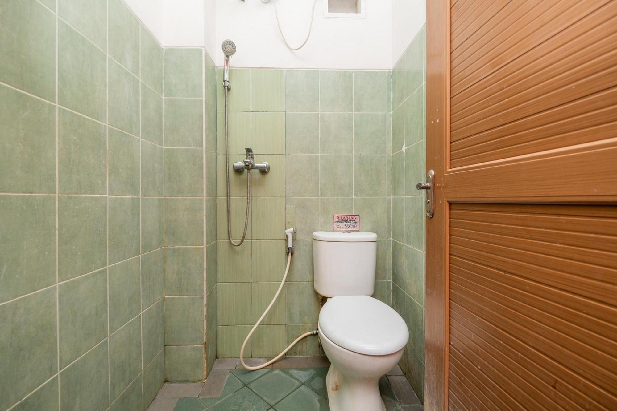 Reddoorz Plus @ Gunungsari Surabaya Kedurus Εξωτερικό φωτογραφία